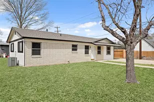 1115 Sycamore St, San Marcos, TX 78666 - Photo 2