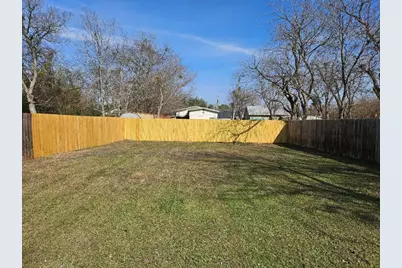 105 W Ila Street #B, Elgin, TX 78621 - Photo 12