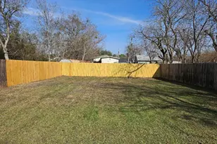 105 W Ila St, Elgin, TX 78621 - Photo 12