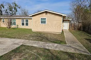 105 W Ila St, Elgin, TX 78621 - Photo 1