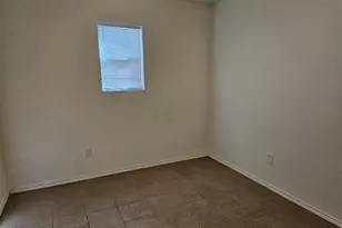 105 W Ila St, Elgin, TX 78621 - Photo 8