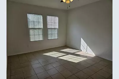 105 W Ila Street #B, Elgin, TX 78621 - Photo 4