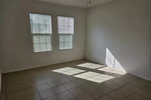 105 W Ila St, Elgin, TX 78621 - Photo 4