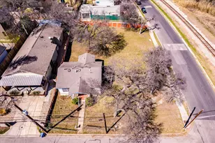 2512 E 9th St, Austin, TX 78702 - Photo 4