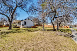 2512 E 9th St, Austin, TX 78702 - Photo 8