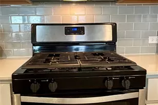 206 Ft Clark Spgs Dr, Hutto, TX 78634 - Photo 10