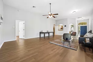 409 E Austin Ave, Round Rock, TX 78664 - Photo 10