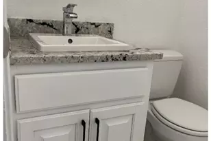 201 E 35th St, Austin, TX 78705 - Photo 10