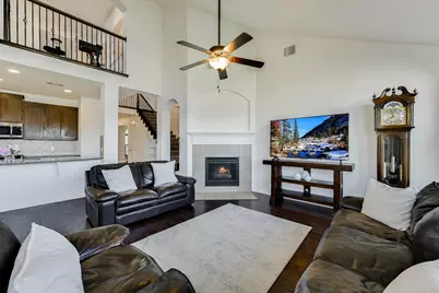 128 W Adelanta Place, Round Rock, TX 78681 - Photo 6