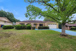 6605 Highpoint Dr, Austin, TX 78723 - Photo 2