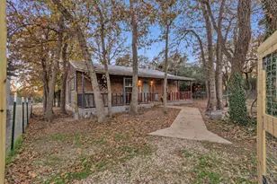 149 Wayside Dr, Elgin, TX 78621 - Photo 2