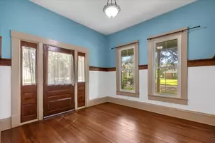 710 Gresham St, Smithville, TX 78957 - Photo 4