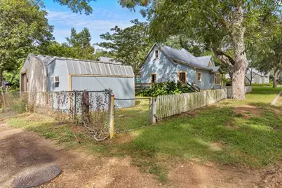 710 Gresham Street, Smithville, TX 78957 - Photo 32