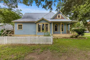 710 Gresham St, Smithville, TX 78957 - Photo 30