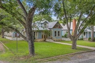 710 Gresham St, Smithville, TX 78957 - Photo 36