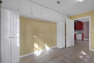 710 Gresham St, Smithville, TX 78957 - Photo 14