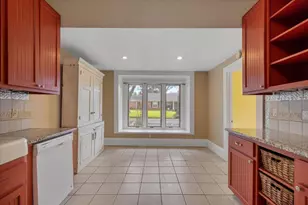 710 Gresham St, Smithville, TX 78957 - Photo 12