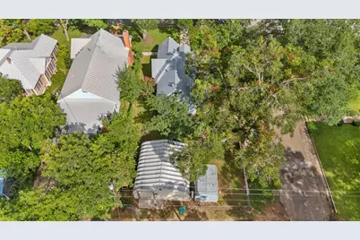 710 Gresham Street, Smithville, TX 78957 - Photo 34