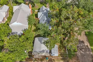 710 Gresham St, Smithville, TX 78957 - Photo 34