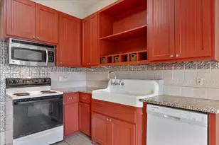 710 Gresham St, Smithville, TX 78957 - Photo 10