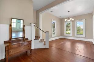 710 Gresham St, Smithville, TX 78957 - Photo 6