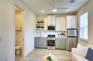 6802 Montana St, Austin, TX 78741 - Photo 4
