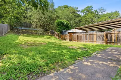 2720 Oak Springs Drive, Austin, TX 78702 - Photo 22