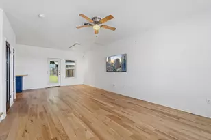 2720 Oak Springs Dr, Austin, TX 78702 - Photo 6