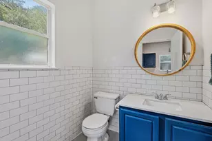2720 Oak Springs Dr, Austin, TX 78702 - Photo 12
