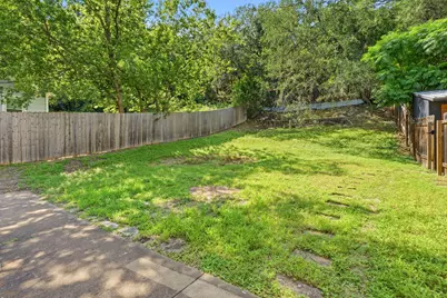 2720 Oak Springs Drive, Austin, TX 78702 - Photo 22