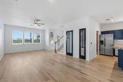 2720 Oak Springs Drive, Austin, TX 78702 - Photo 4