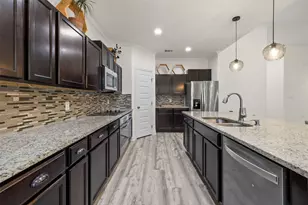 121 W Pauwela Ln, Bastrop, TX 78602 - Photo 6