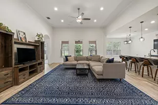 121 W Pauwela Ln, Bastrop, TX 78602 - Photo 10