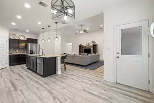 121 W Pauwela Ln, Bastrop, TX 78602 - Photo 8
