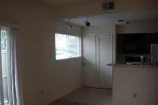 114 E 31st St, Austin, TX 78705 - Photo 2