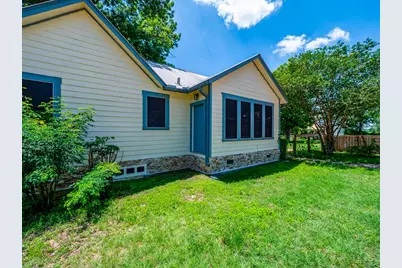 209 Lockhart Street, Martindale, TX 78655 - Photo 32