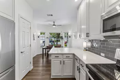 8702 Meridian Oak Lane, Austin, TX 78744 - Photo 18