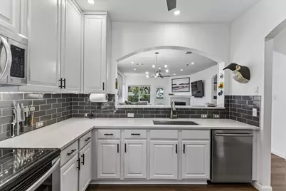 8702 Meridian Oak Lane, Austin, TX 78744 - Photo 20