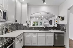 8702 Meridian Oak Ln, Austin, TX 78744 - Photo 20