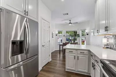 8702 Meridian Oak Lane, Austin, TX 78744 - Photo 22
