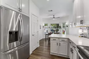 8702 Meridian Oak Ln, Austin, TX 78744 - Photo 22