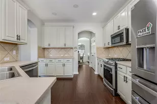 916 Abbeyglen Castle Dr, Pflugerville, TX 78660 - Photo 8