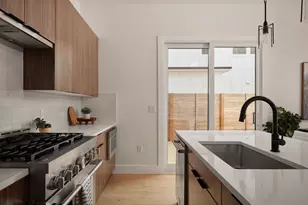 1215 Fort Branch Blvd, Austin, TX 78721 - Photo 6