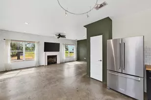 245 Country Ln, McDade, TX 78650 - Photo 10