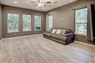 117 W Kamoi Ct, Bastrop, TX 78602 - Photo 10