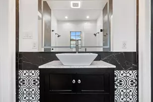 1300 Haskell St, Austin, TX 78702 - Photo 14