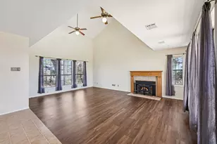 407 Country Ln, McDade, TX 78650 - Photo 4