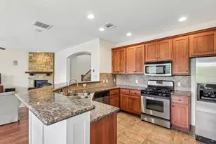 6805 Lantern View Dr, Jonestown, TX 78645 - Photo 4