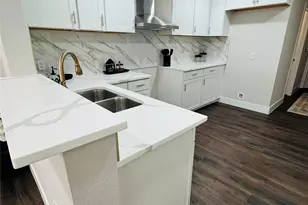 617 Persimmon St, Lockhart, TX 78644 - Photo 6