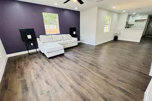 617 Persimmon St, Lockhart, TX 78644 - Photo 4